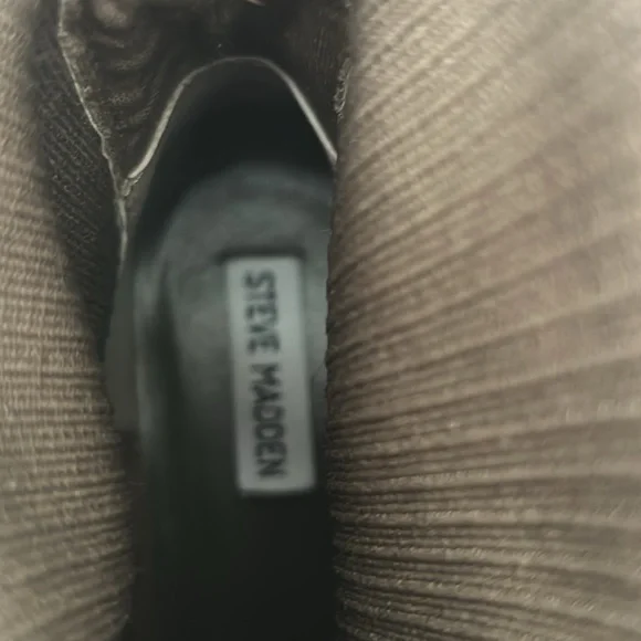 Steve Madden EUC Kiley Chelsea Suede Ankle Boots - Picture 13 of 14